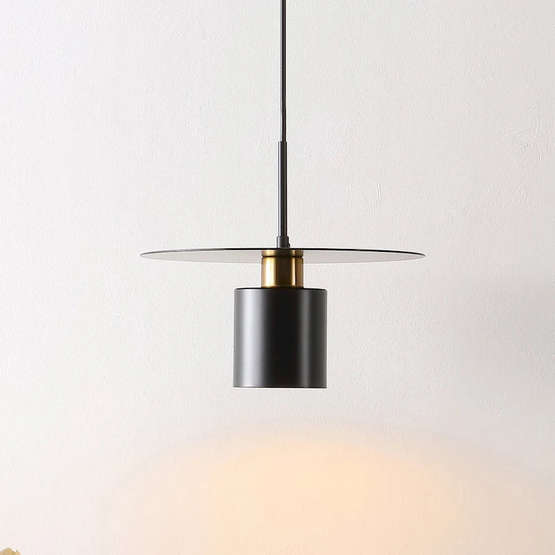 Suspension extensible Nikola de SAFAVIEH Lighting - 30,5 cm L x 30,5 cm P x 66,2 cm H - Noir/Laiton - 30,5 cm L x 30,5 cm P x 180 cm H