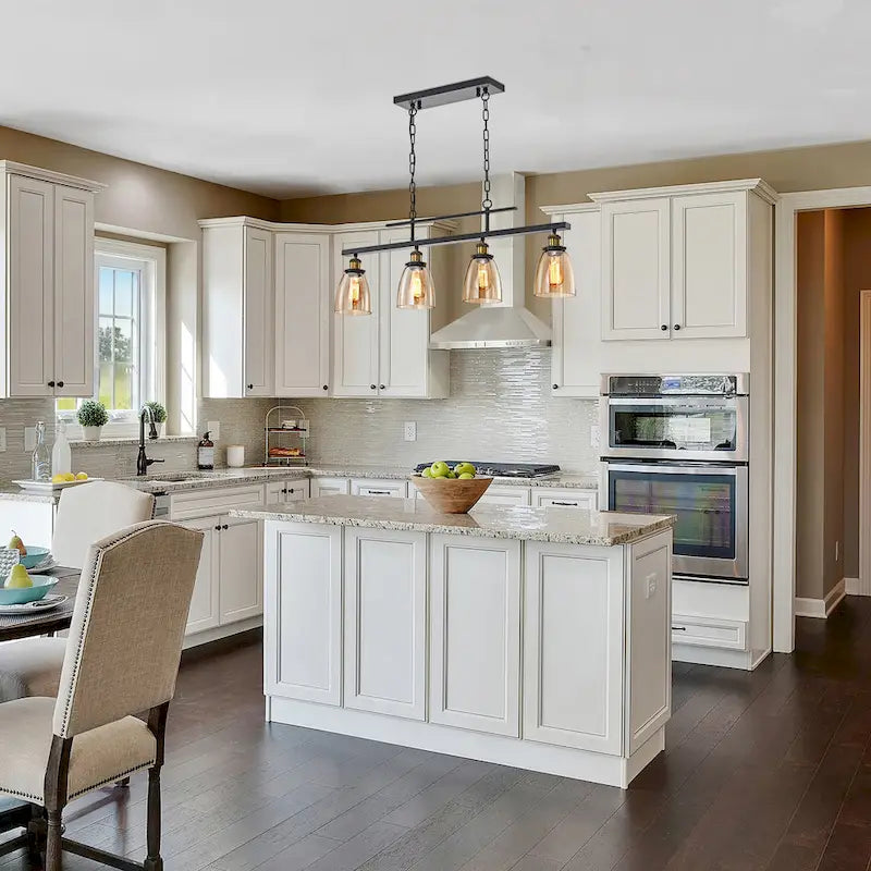 Luminaire linéaire antique noir à 4 lumières pour îlot de cuisine avec abat-jour en verre ambré