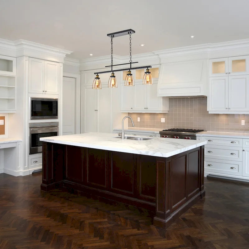 Luminaire linéaire antique noir à 4 lumières pour îlot de cuisine avec abat-jour en verre ambré