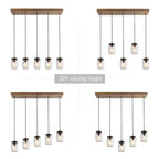 Lustre linéaire en verre à 5 lumières de style campagnard avec rosace en bois et luminaires d'îlot.