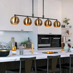 Lustre linéaire moderne noir et or à 5 lumières, suspension pour îlot de cuisine avec abat-jour en métal - L 38,5 x l 5,5 x H 7,5