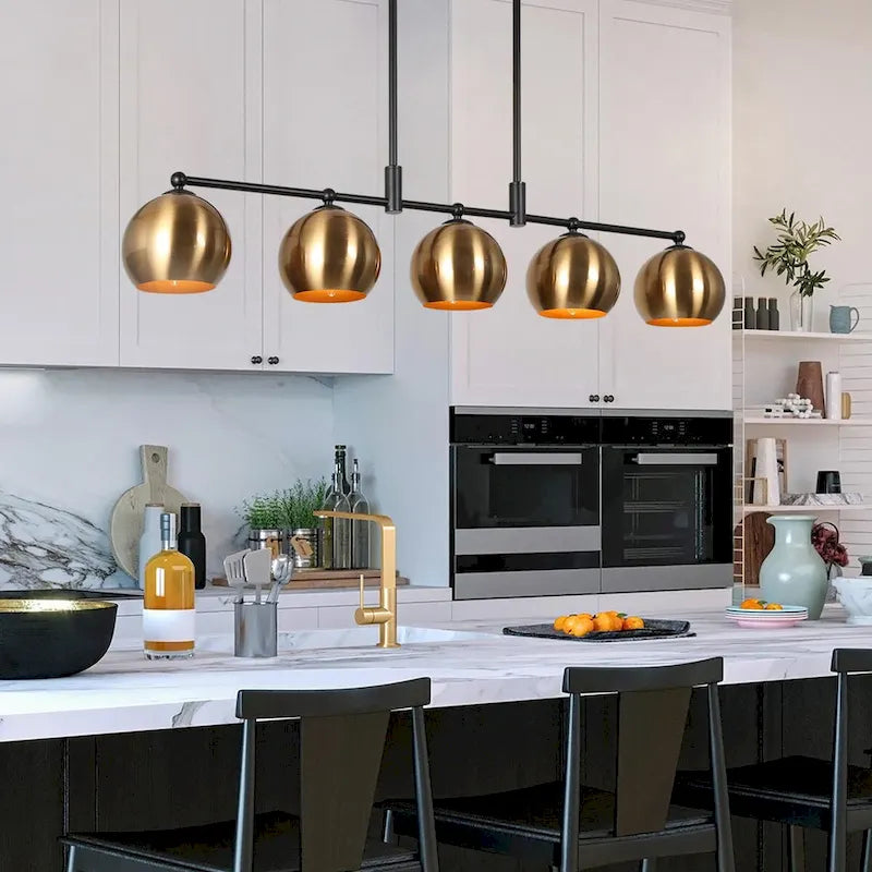 Lustre linéaire moderne noir et or à 5 lumières, suspension pour îlot de cuisine avec abat-jour en métal - L 38,5 x l 5,5 x H 7,5