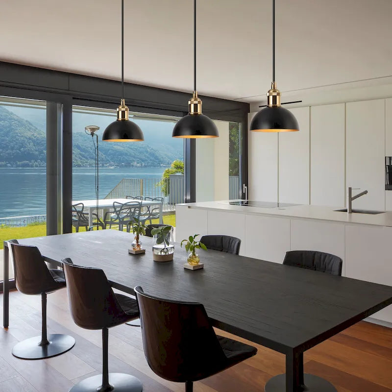 Suspension moderne style ferme à une lumière en métal noir et or, idéale pour un îlot de cuisine ou une salle à manger - 15 cm de diamètre x 7,5 cm de hauteur