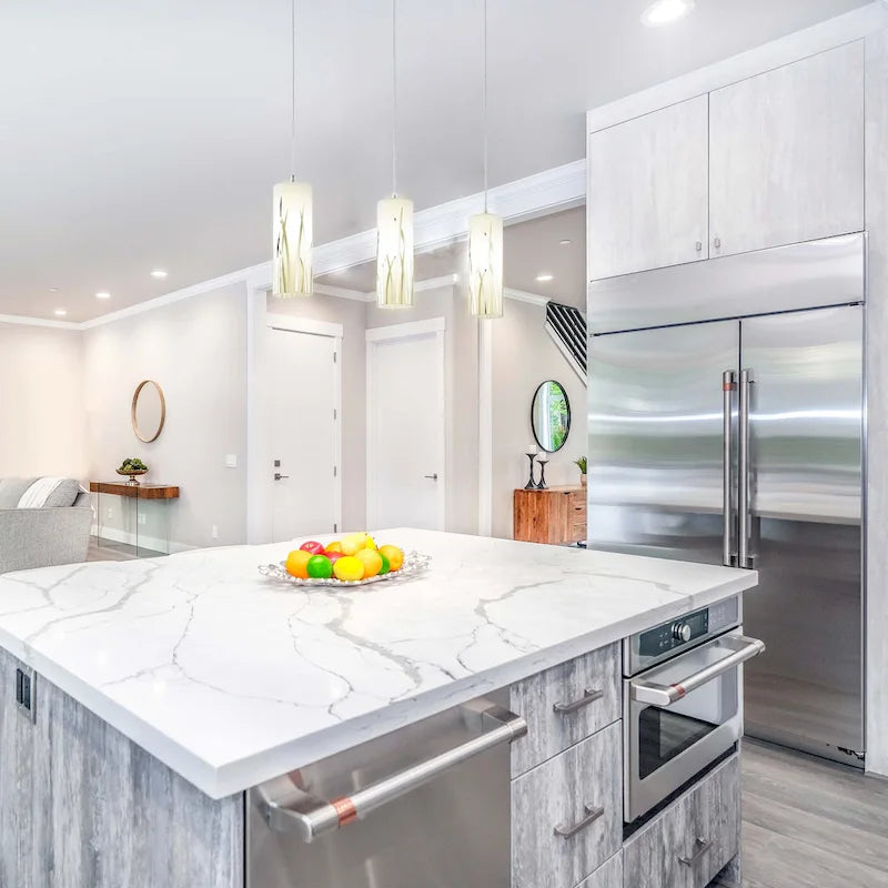 Suspension Eglo Rivato à 3 lumières chromées avec décor blanc et chromé