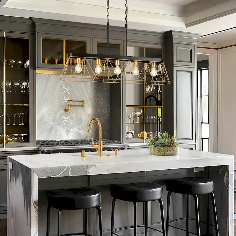 Lustre moderne de luxe à 5 lumières, noir et or, avec design géométrique pour îlot de cuisine ou salle à manger.