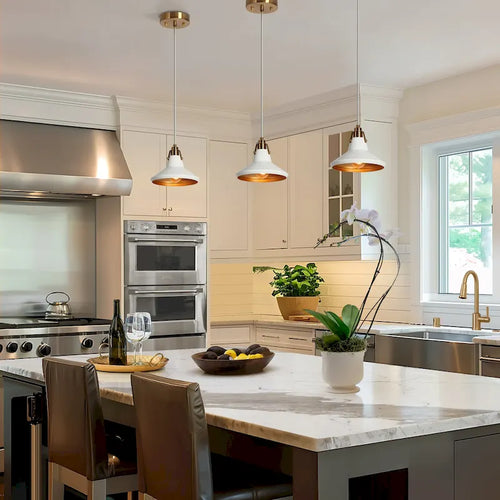 Suspension moderne et élégante à une lumière en métal blanc et or pour îlot de cuisine/salle à manger - Hauteur réglable - D8,7 x H7,1