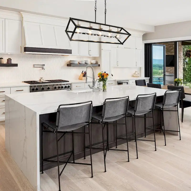 Lustre Torin moderne à 5 lumières, style géométrique, noir et or, globe en verre, suspension pour îlot de cuisine - 41,5 cm (L) x 12 cm (l) x 19,5 cm (H)